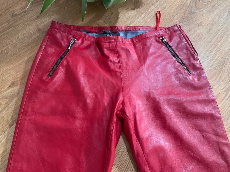 Pantaloni din piele