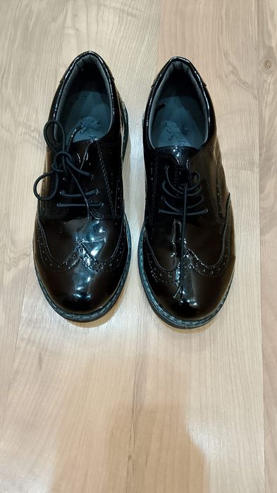 Продам детскую обувь