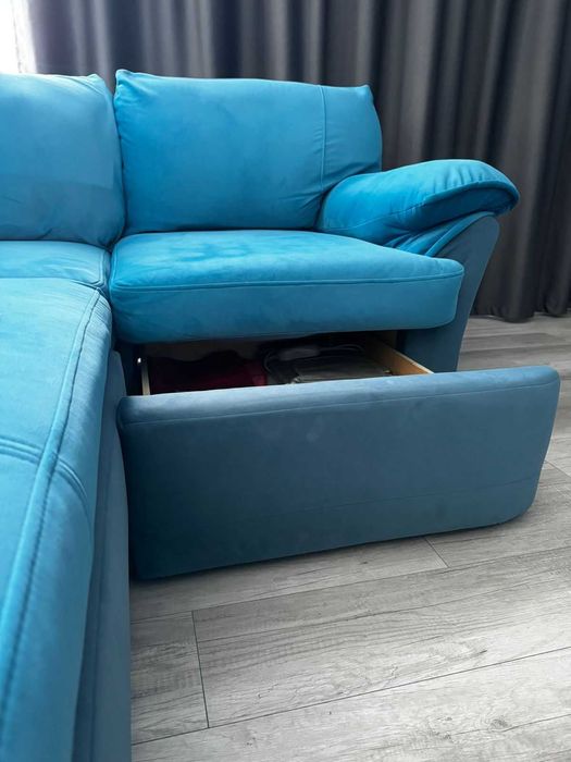 Мягкий уголок, кресло, пуф.