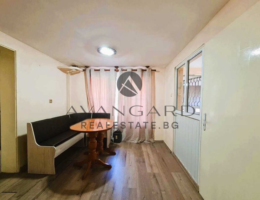 Продава се Двустаен апартамент в Пловдив, Кършияка - 50 кв.м за 918 €/кв.м - Снимка #1