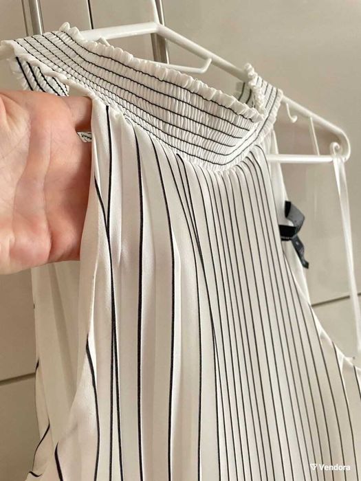 Бяла дълга рокля