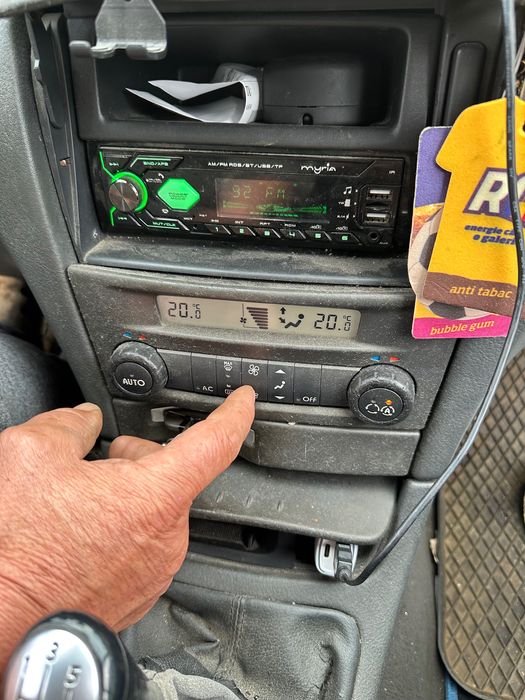 Vând Renault Laguna break 2004