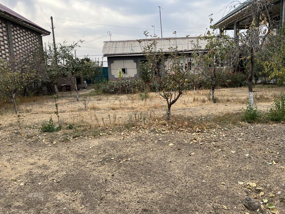 DSK da 6-sotixli hovli uy sotiladi