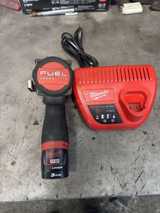 Акомулаторен безчетков Гайковерт Milwaukee