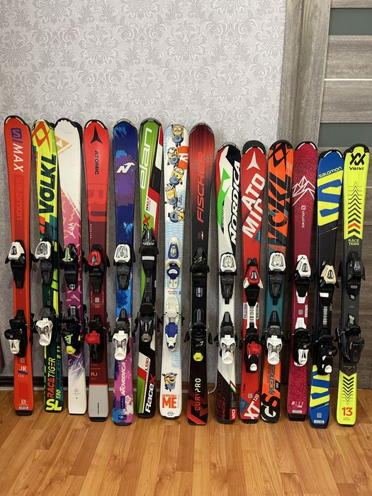 Skiuri copii adulti skiuri incepatori intermediari