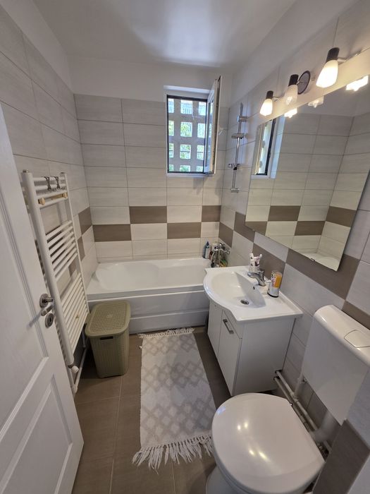 Apartament 3 camere semidecomandat,etaj 1, Tiglina 1 zona Francezi
