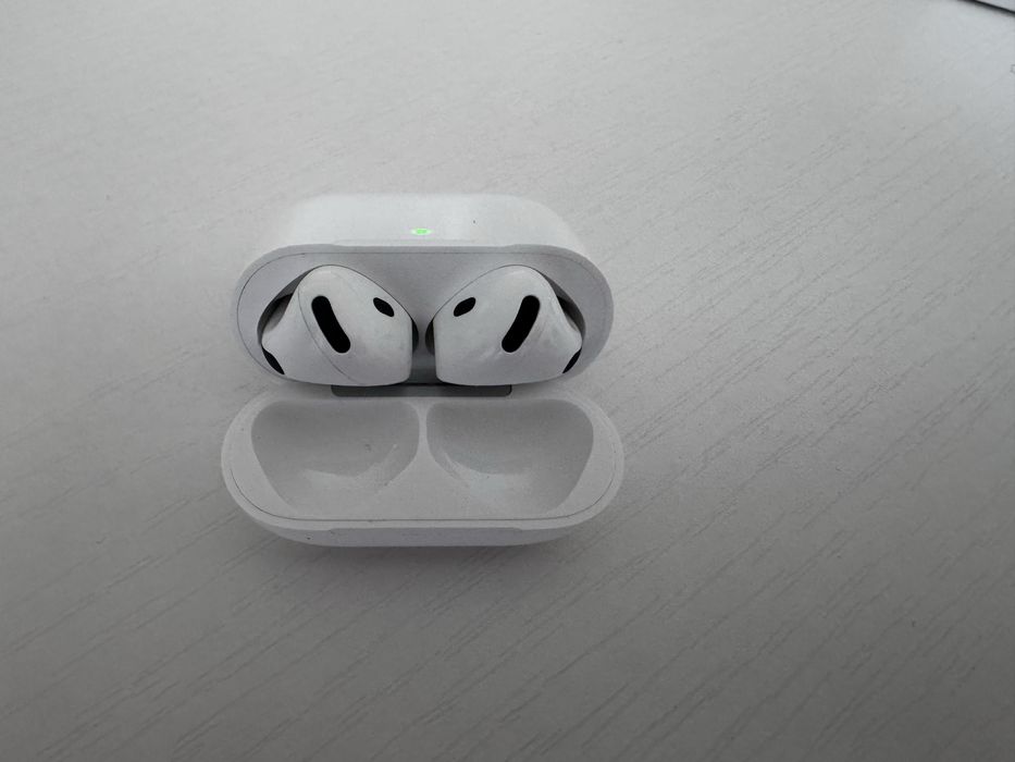 Продам airpods 4