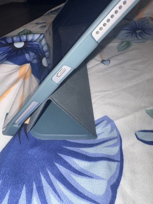 I pad 11(A16) este foarte putin folosit nu are nici o zgârietura si merge perfect fara probleme