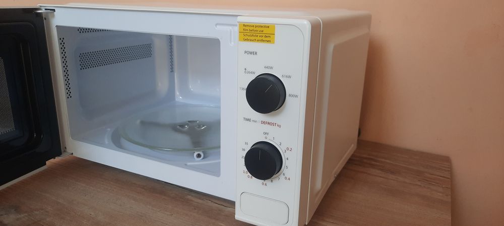 Нова Микровълнова Toshiba 20 литра, 800W