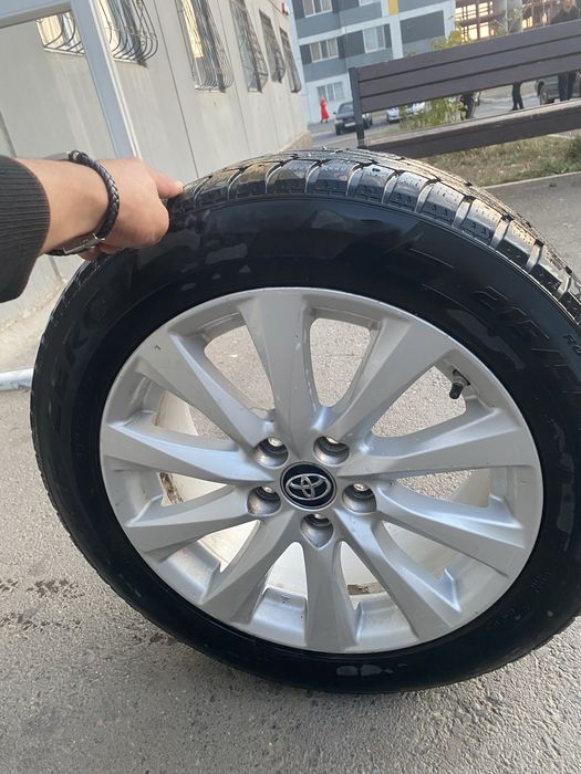 Продаю титанки 17 камри 70 оригинал