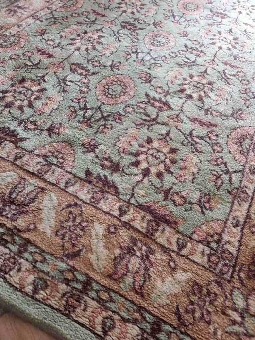 Персийски килим продавам