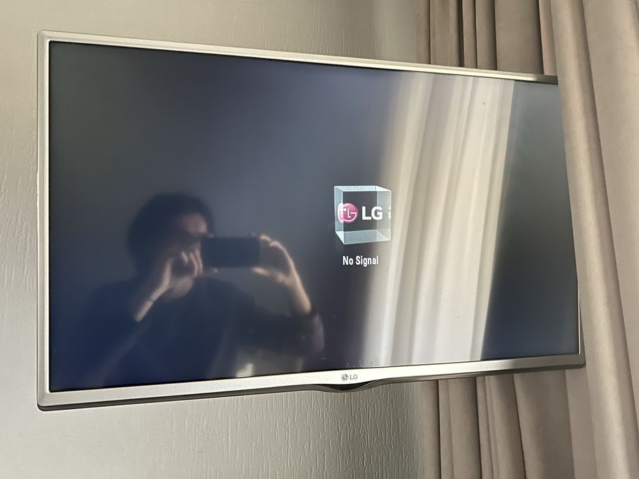 Продам телевизор LG 32" (81 см) LG 32LF550U