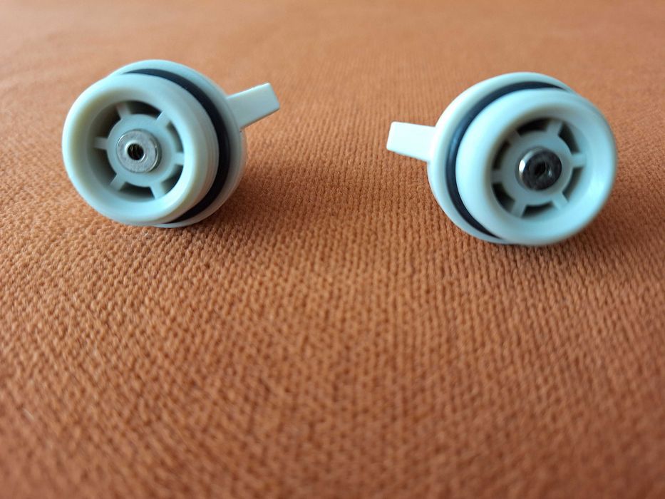 Set de doua aerisitoare automate (higroscopic) pentru calorifer de 1/2", utilizate pentru eliminarea automată a aerului din instalațiile de încălzire