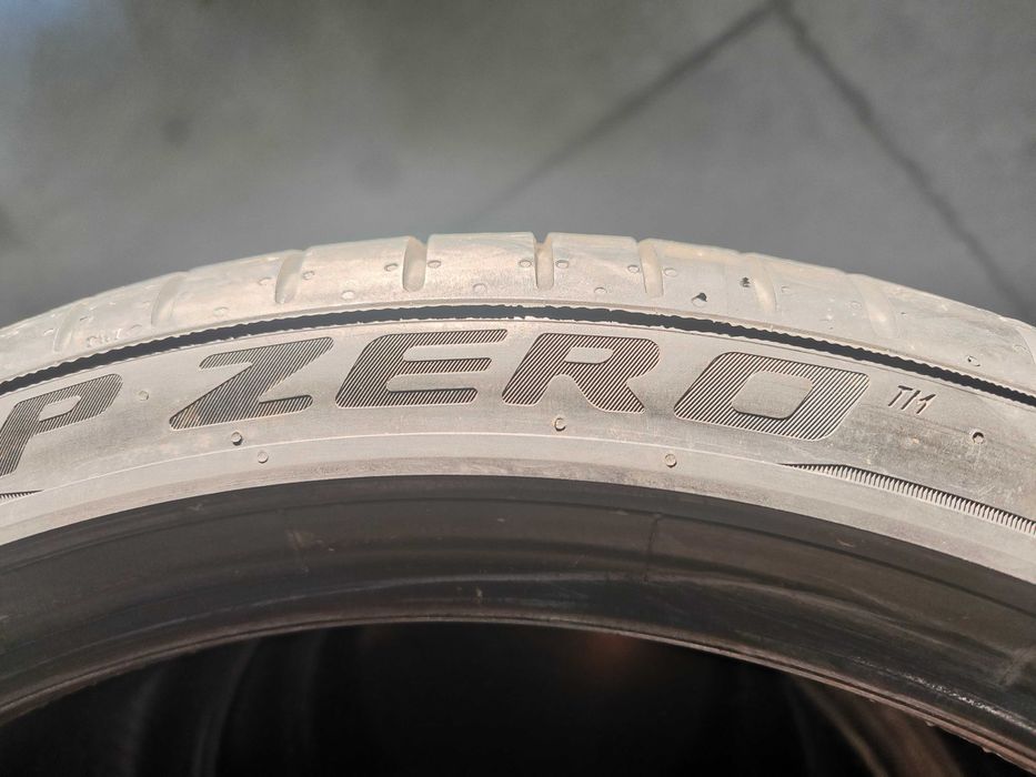 2бр. летни гуми 225/40/19 Pirelli