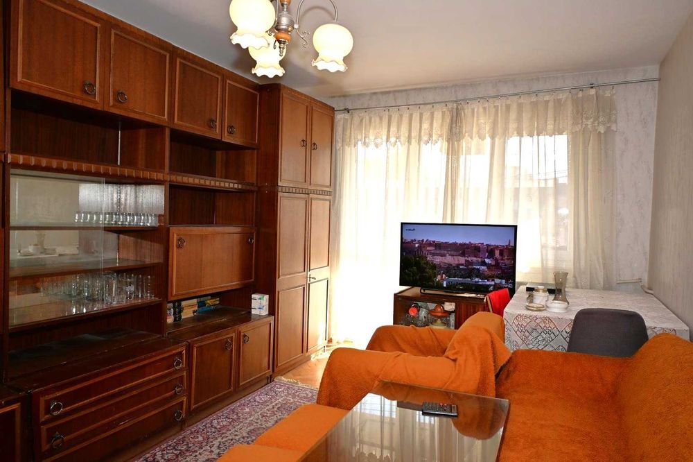 Дава се под наем Двустаен апартамент в Перник, Изток - 63 кв.м за 290.7 € - Снимка #1