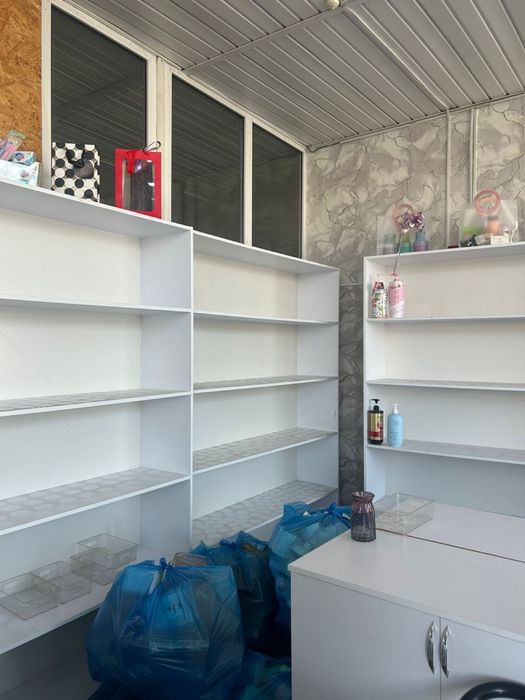 Продам полки, оборудование для магазинов.