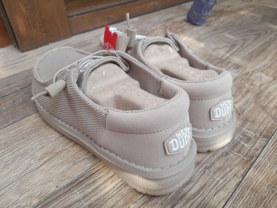 Vând pantofi noi pentru femei "Hey Dude" de la Crocs de marimea 36