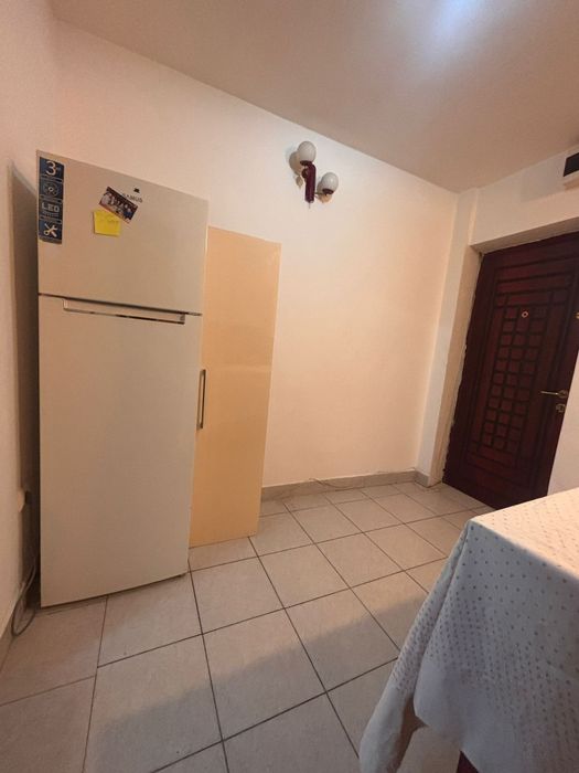 Închiriez apartament