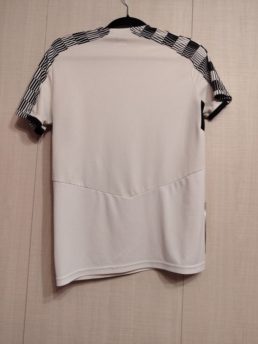 Tricou sport Kipsta – 15 RON/Tricou sport UNIHOC – 15 RON