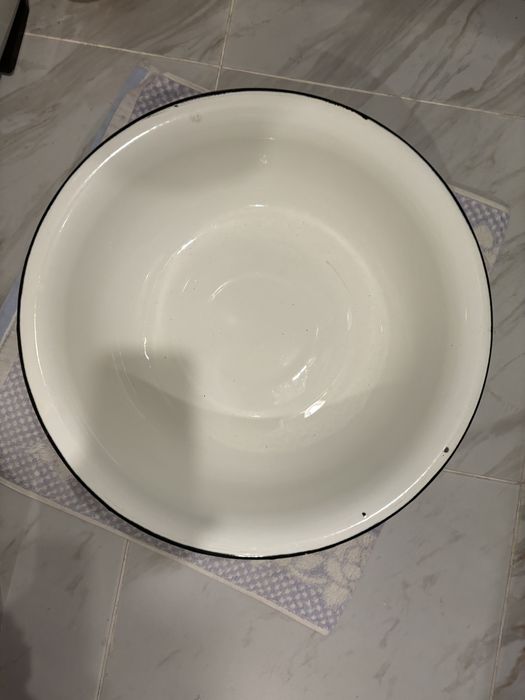 Эмалированная чашка