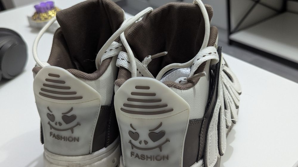 Кроссовки 44 размер почти новые