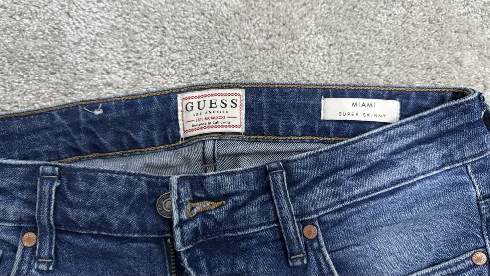 Blugi guess skinny marimea 30/s