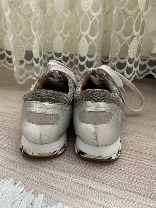 кроссовки женские