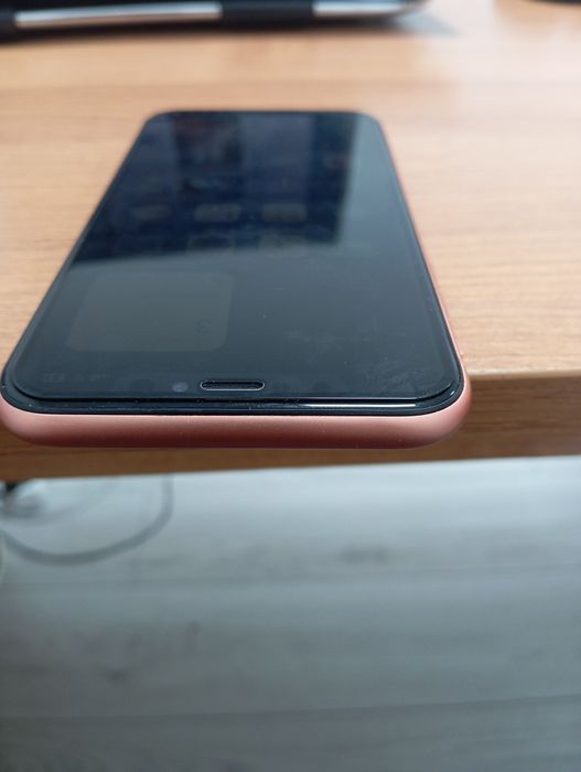 Айфон ХR в красном цвете