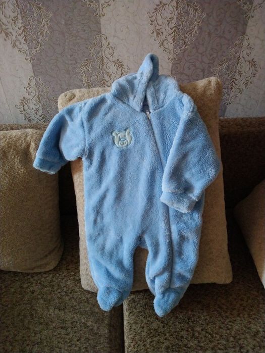 Продам  комбинезон для малыша