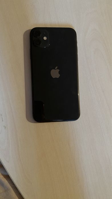 Продам iPhone 11, черного цвета. 64gb