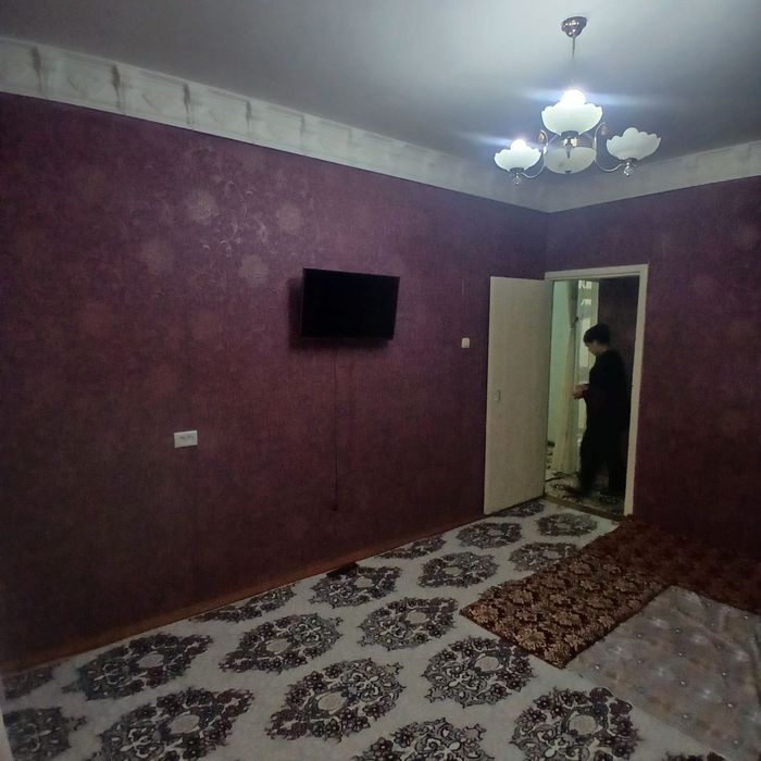 Шайх бозорча томонда жойлашган 2 хонали квартира ижарага берилади
