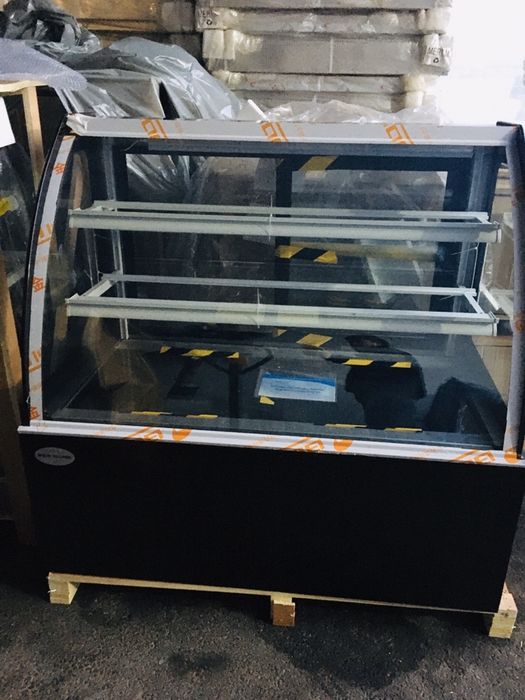 Витрина студена Витрина за торти,пасти и сладки 120см/150см/180см