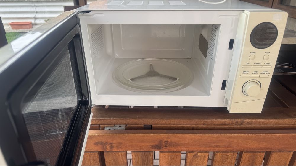 Микровълнова фурна DIPLOMAT