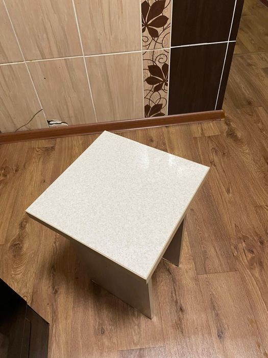 Продаётся кухонный стол