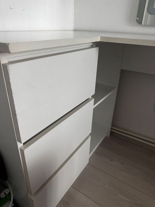 Birou pe colt ,inca utilizabil