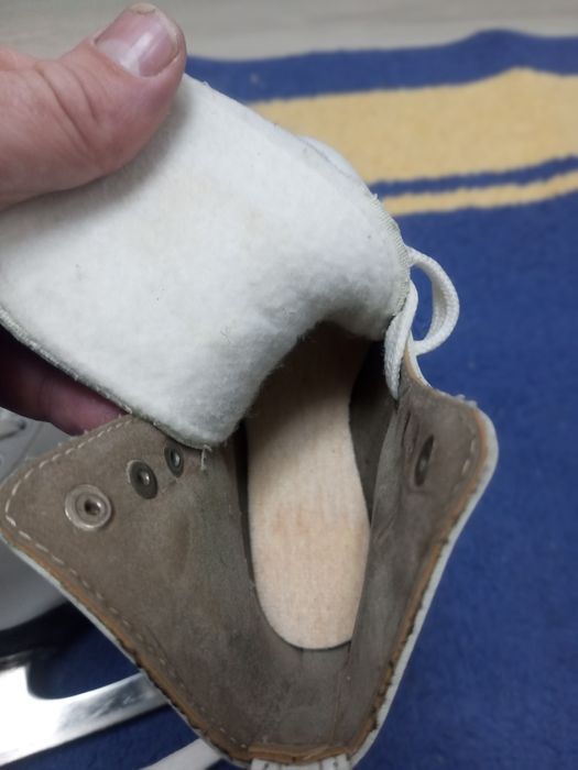 Продам коньки кожаные , для детей