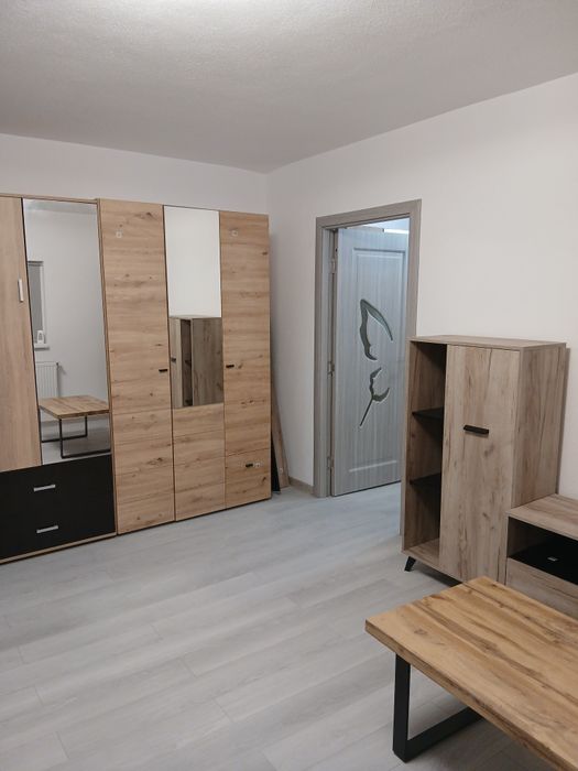 Închiriez apartament