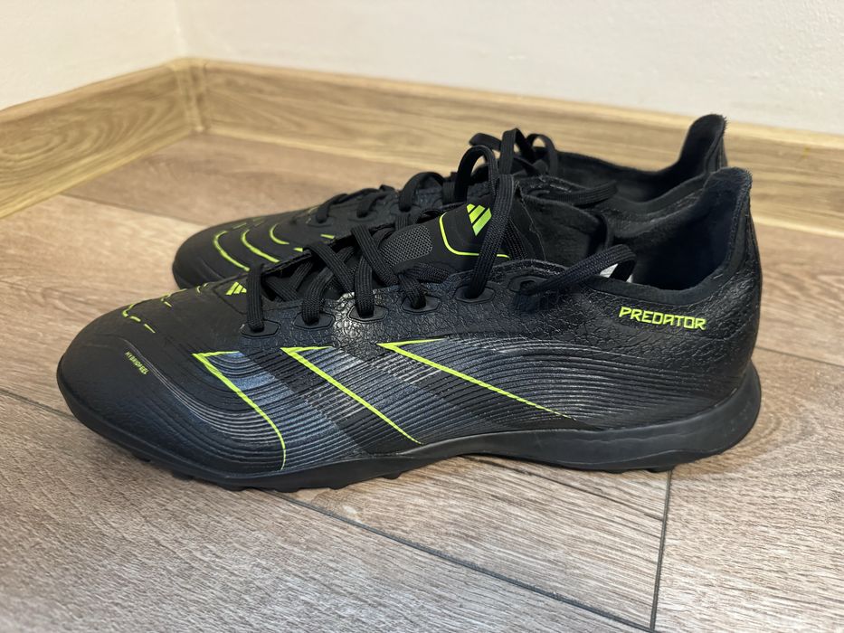Футболни обувки Adidas Predator TF