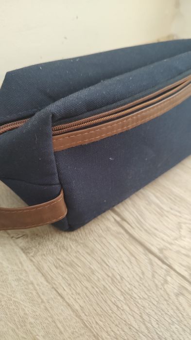 Несесер NIVEA за козметика.