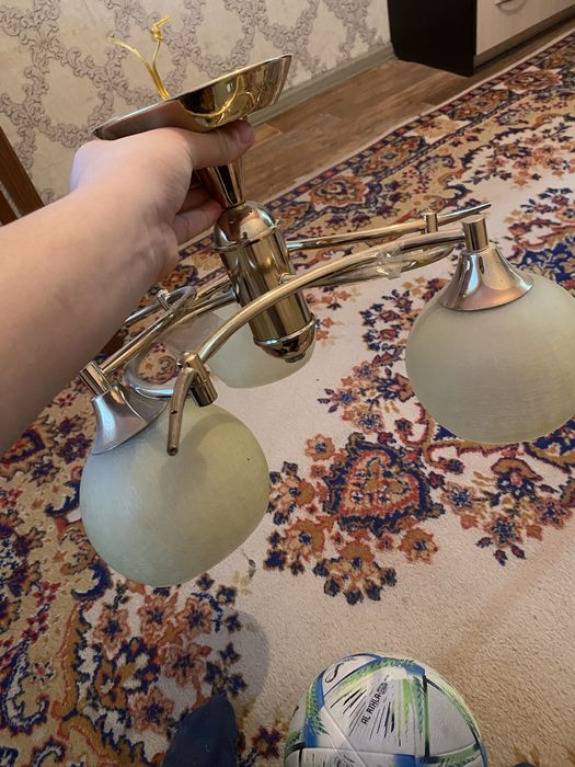 Продается люстра срочно торг имеется