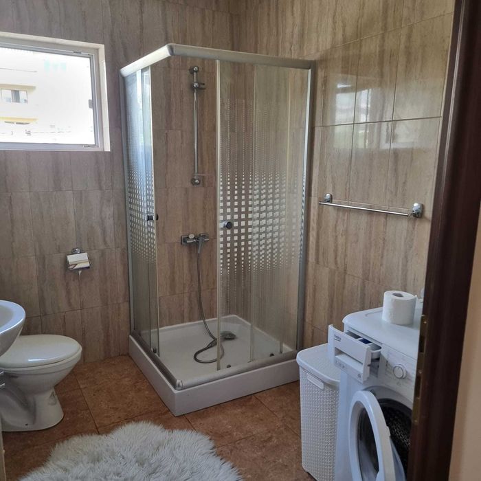 Închiriez apartament 3 camere