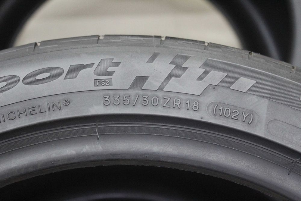 335/30-18 Michelin