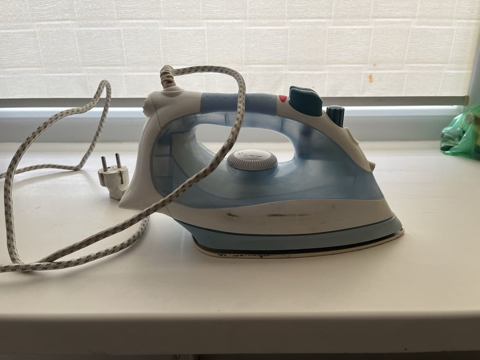 Продается утюг в хорошем состоянии