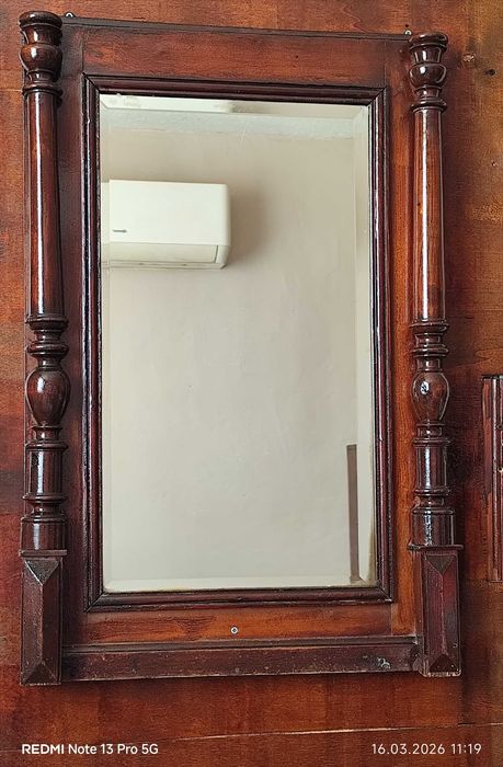 „Това огледало е търсено от хора, които ценят емоцията и историята зад предметите. Подходящо за любители на антиквариата или за домове с душа.“