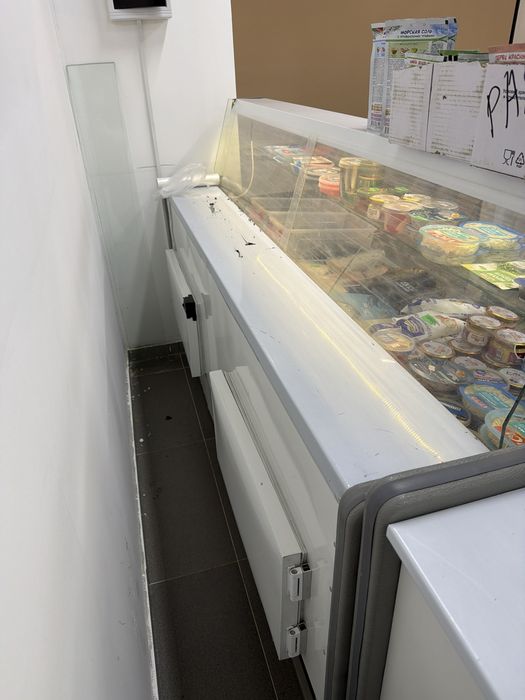 Витриный холодильник