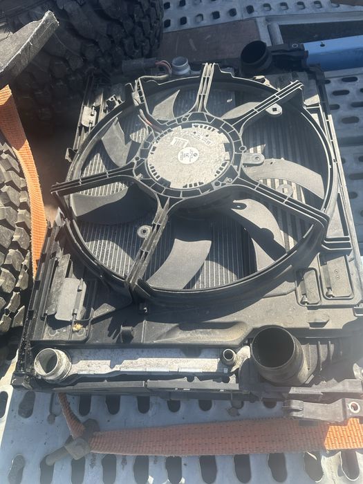 Bmw Бмв F10 Ф10 F11 Ф11 530d 520d радиатор радиатори перка дифузьор