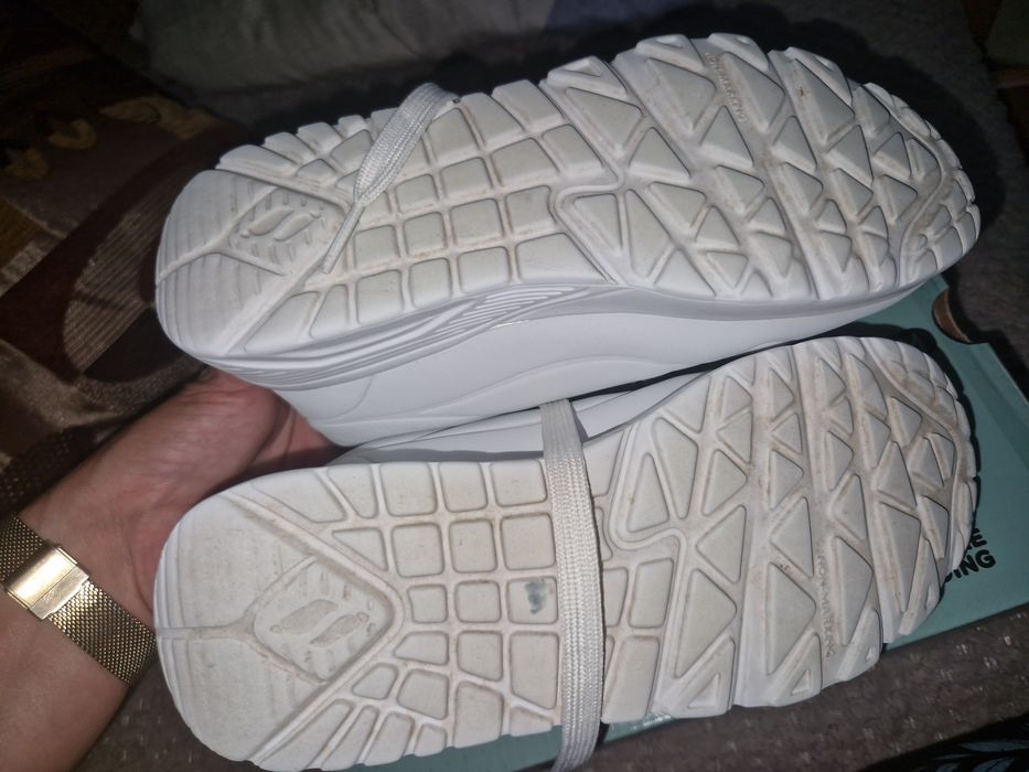 Детски маратонки SKECHERS номер 33.