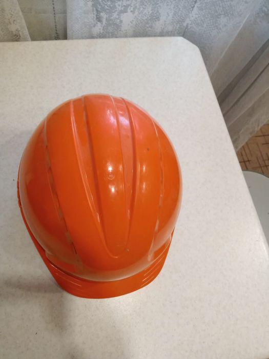 Каска      новая