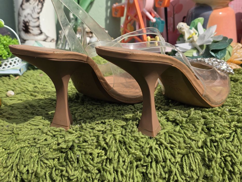 Zara силиконови сандали с диаманти N40