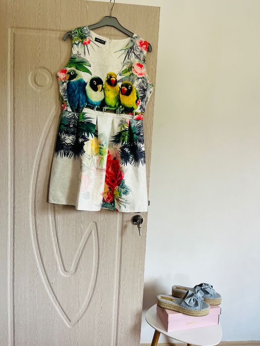 Дамска  рокля с цветен принт